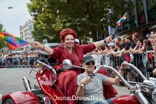 DigitalDesignTeamAX165368