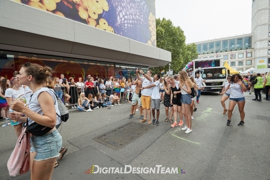 DigitalDesignTeamAX165776