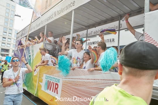 DigitalDesignTeamAX165952