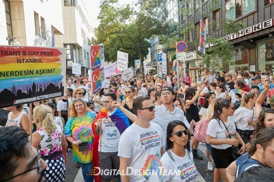 DigitalDesignTeamAX218810